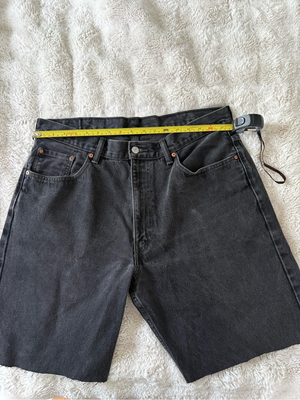 Levi’s 550 men’s cut off jorts denim shorts